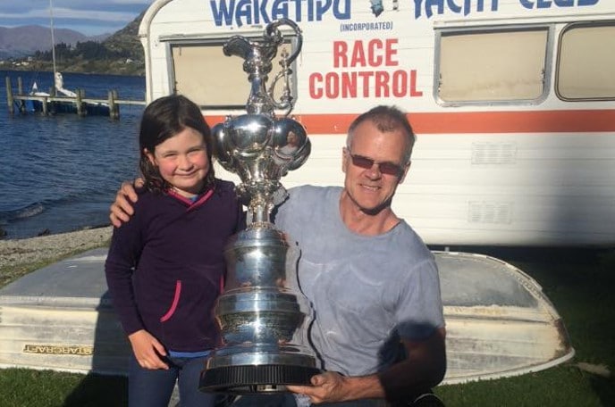 Paralympian Derek Stewart with kids and America's Cup trophee
