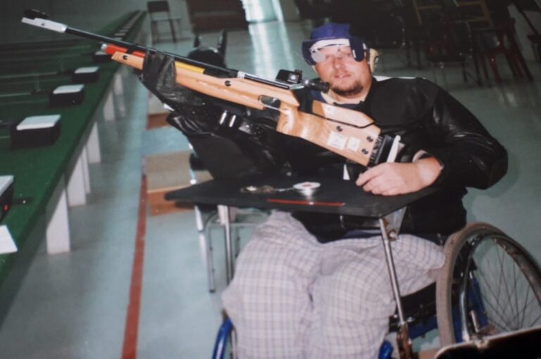 Colin Willis, New Zealand Paralympian with his rifle