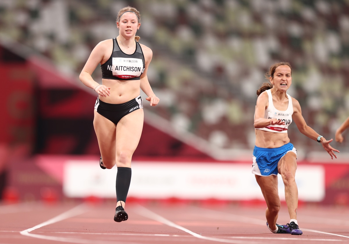 Danielle Aitchison sprints in Tokyo 2020 as a competitor falls behind her