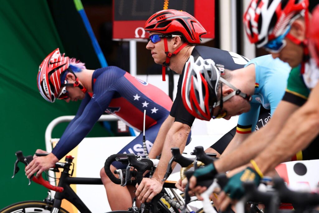 Para cyclists on starting line at Rio 2016