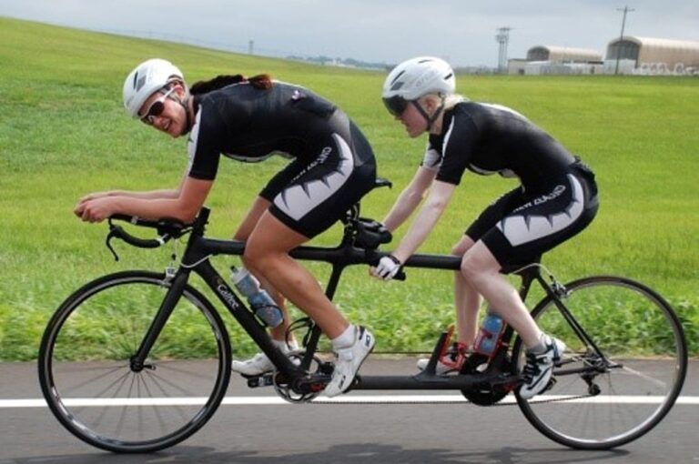 Laura Thompson sighted pilot with Emma Foy on tandem
