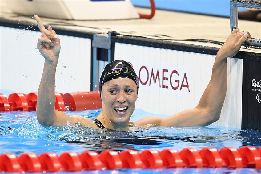 Sophie Pascoe takes gold and beats World Record