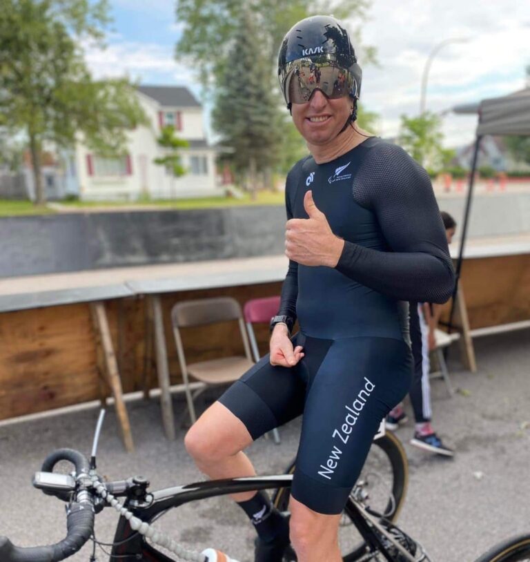Paralympian Stevo Hills gives thumbs up before time trial