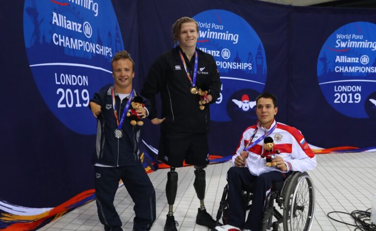 Cameron Leslie on the podium ath the World Para Swimming Championships