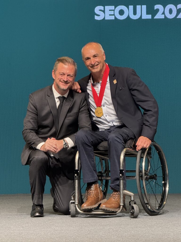 Duane Kale receives Paralympic Order medal from IPC President Andrew Parsons.