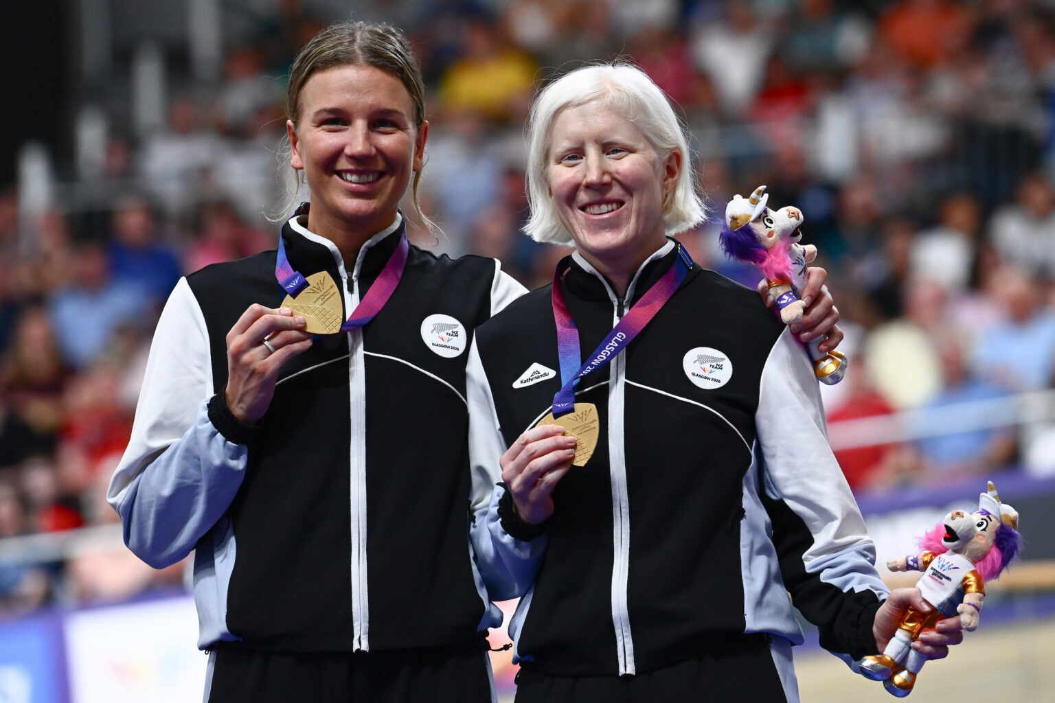 Jessie Hodges and Emma Foy with gold medals at the Glasgow 2026 Commonwealth Games.